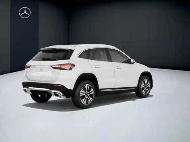 Mercedes Gla 180 progressive line — photo 5