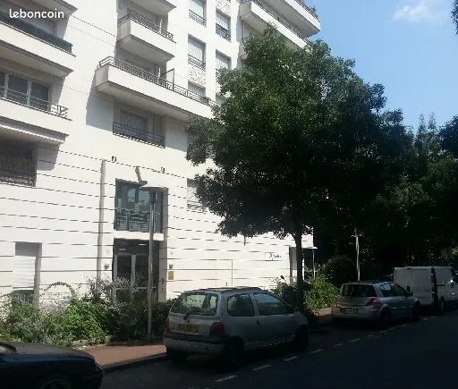 Emplacement Parking Issy Les Moulineaux - Loyer 95 euros mensuel