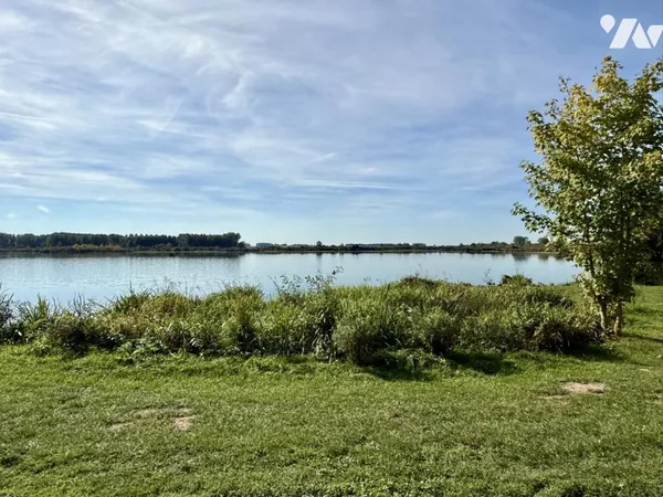 Terrain 899 m²