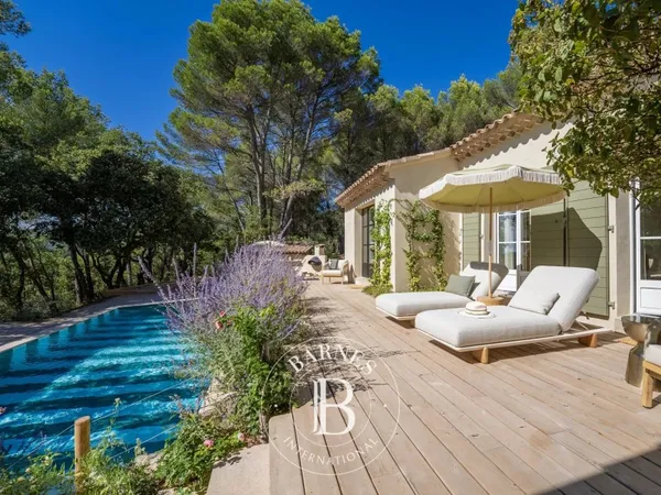 LOURMARIN - PROPRIÉTÉ RÉNOVÉE DE 220 M² - 5 CHAMBRES - PISCINE - JARDIN 5 000 M²