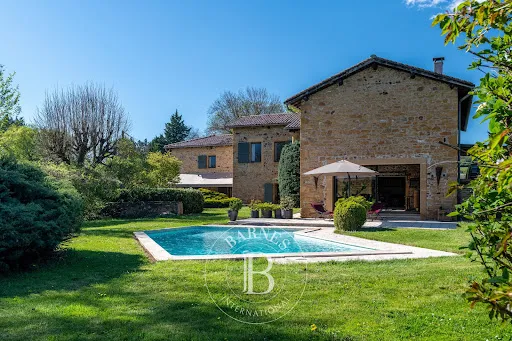 Maison 10 pièces 260 m²