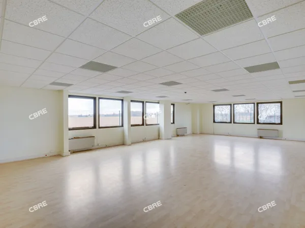 Local industriel 1500 m²