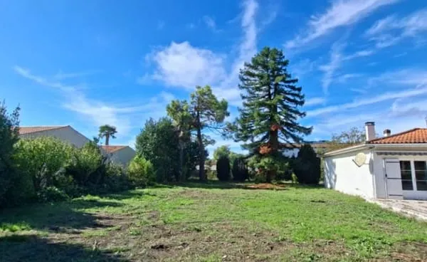 Terrain 605 m²