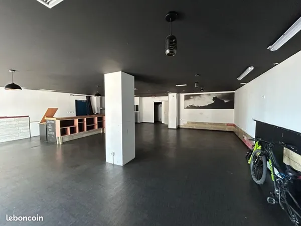 Local commercial 298 m²