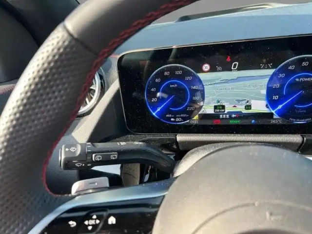 Mercedes Eqa 250+ — photo 17