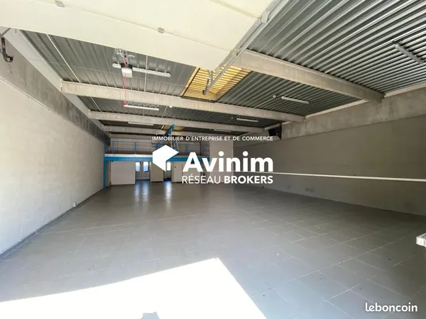 Atelier 222 m² Saint-Martin-d'Hères