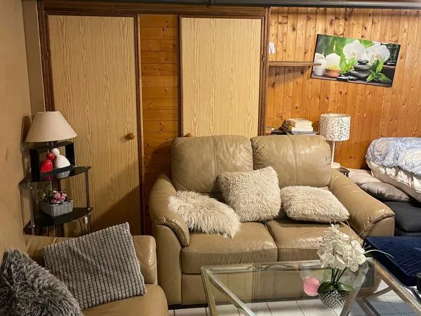 Salon/chambre disponible