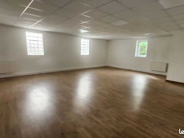 Local 100 m² LIMAY
