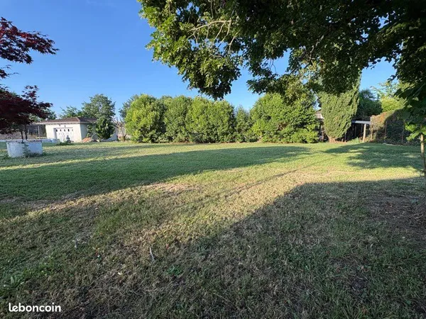 Terrain Fronton 661 m²