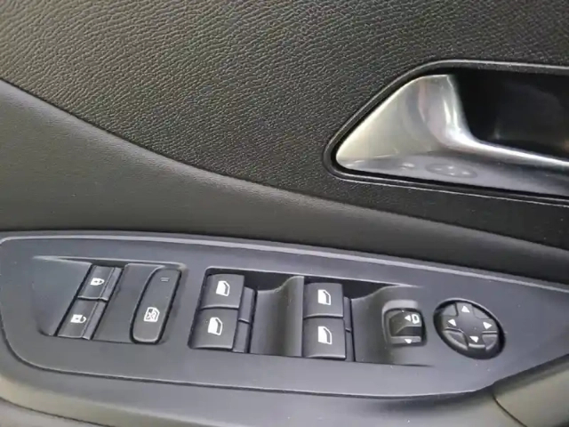 Peugeot 308 sw phev 180 e-eat8 — photo 30