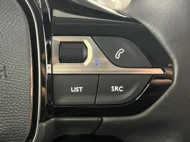 Peugeot 208 e- 136ch allure pack — photo 14