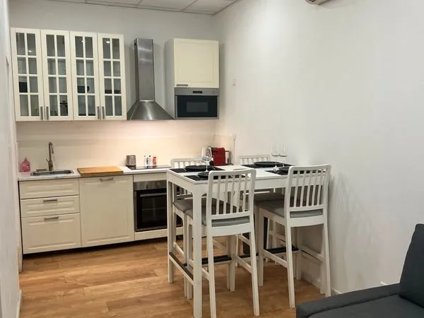 STUDIO MEUBLÉ 29 m² - TOULON SAINT-JEAN - TERRASSE PRIVATIVE