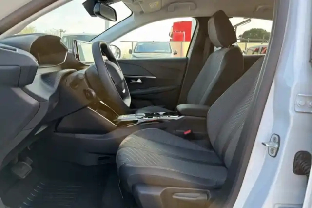 Peugeot 208 hybrid 110 ch e-dcs6 — photo 10