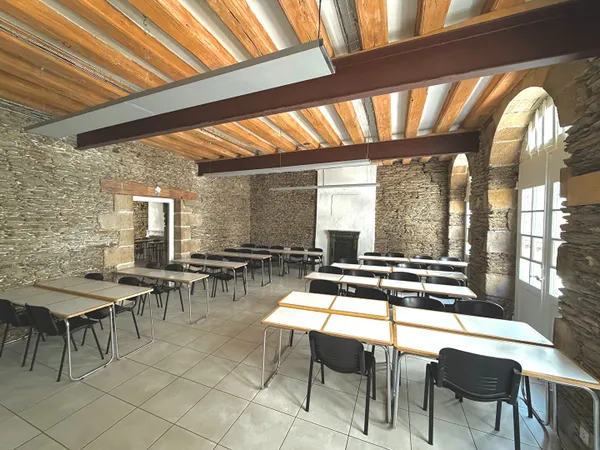 Opportunité à saisir, idéal commerçant, restaurateur ou activité libérale, local commercial de carac