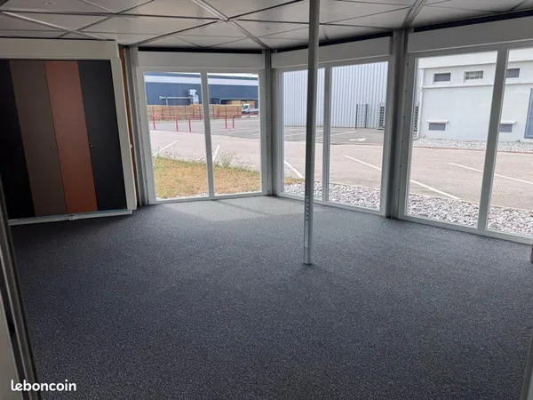 Bureaux rénové PMR 200m2 plain pied Golbey