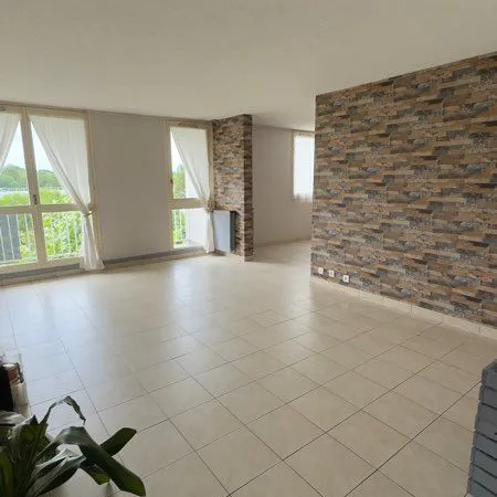 Appartement de 101m2 F5. Pièce de vie 32m2.Résidence sécurisée