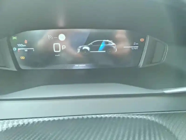 Peugeot 208 hybrid 110 e-dcs6 — photo 10