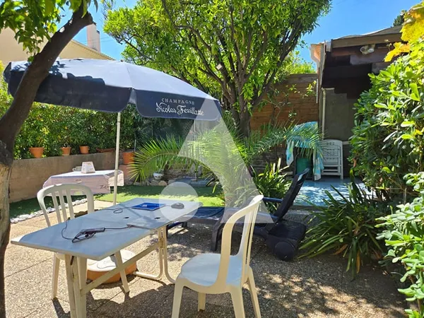 Maison 3 appartements, 163.46m² au sol, - LE LAVANDOU