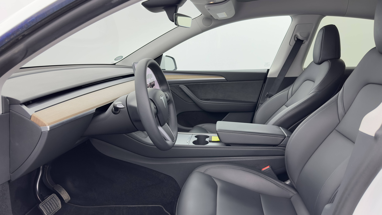 Tesla MODEL Y RWD — photo 19