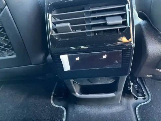 Peugeot 3008 electrique 73 kwh 210 ch — photo 85