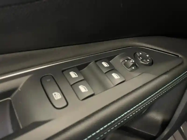 Peugeot 5008 1.2 puretech 130ch s&amp;s allure pack — photo 15