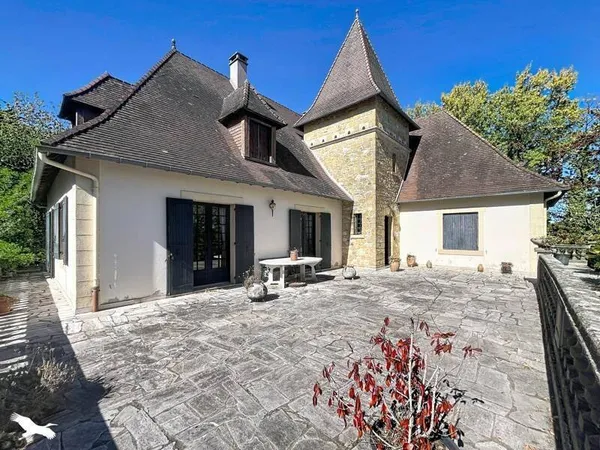 Maison 5 pièces 252 m²