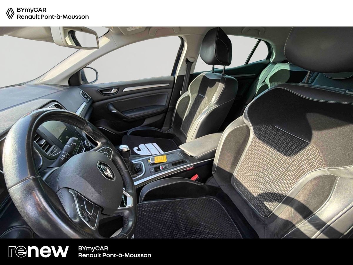 Renault Mégane IV Berline TCe 140 FAP — photo 11