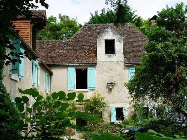 CHARMANT MOULIN AVEC ETANG SUR 1,6HA EN TOURAINE - SECTEUR LOCHES