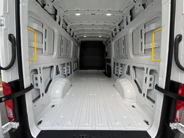 Volkswagen Crafter fg 35 l4h3 2.0 tdi 140ch business traction bva8 — photo 7