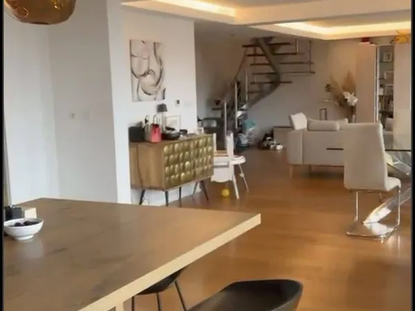 Appartement 5 pièces 156 m²