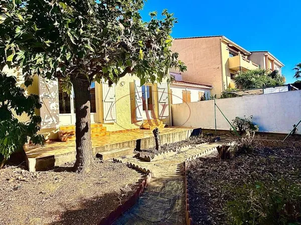 Maison deux faces avec garage et jardin-Secteur LAS COBAS