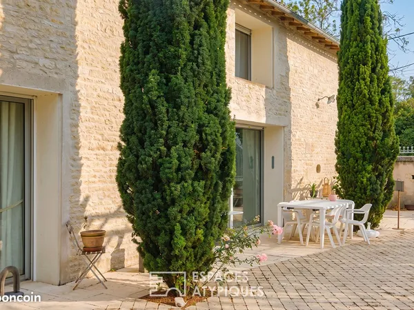 Propriété 6 pièces 220 m²