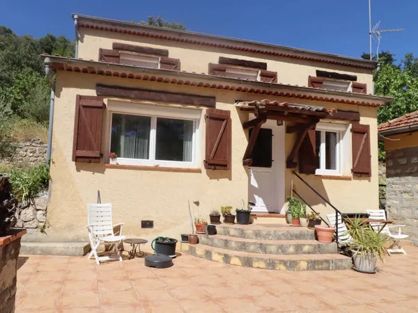 BARGEMON – MAISON T5 PROCHE VILLAGE ET ECOLES 135 M2 - 3 CHAMBRES JARDIN