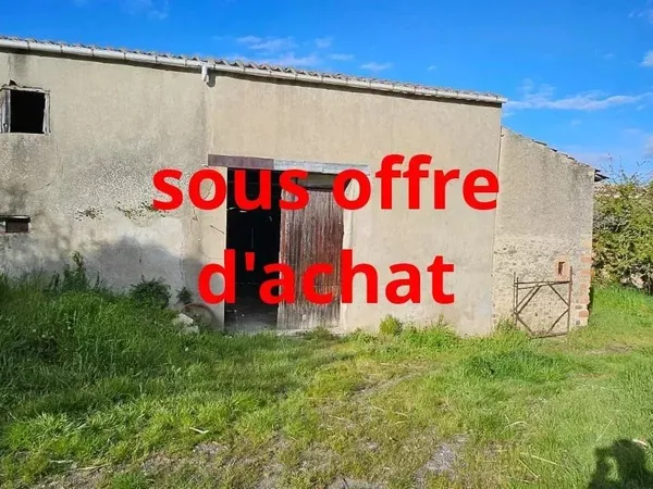 A vendre  grange à rénover avec terrain