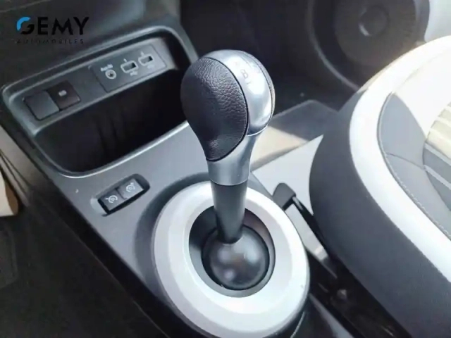 Renault Twingo iii e-tech — photo 17