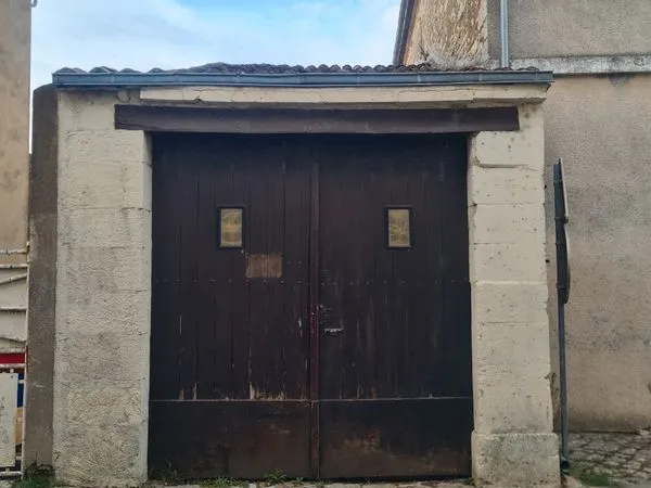 Grange 67m² avec cour - Centre MANSLE