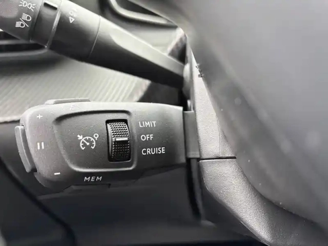 Peugeot 2008 electrique 54 kwh 156 ch — photo 40