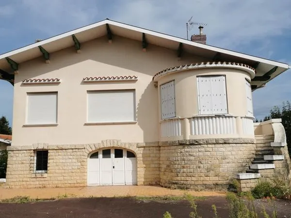 Maison à rénover 200m2 au sol et sa dépendance de 40m2 sur un terrain de 1100m2 à BIGANOS