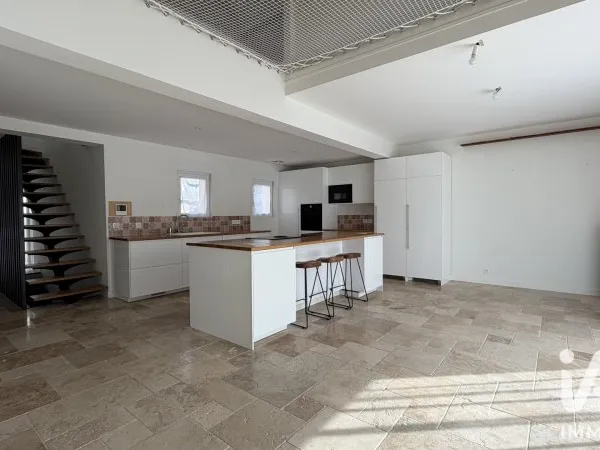 Maison 8 pièces 230 m²
