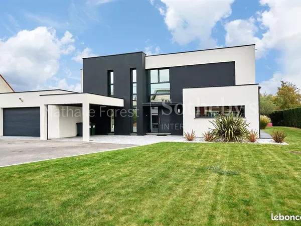 Maison 10 pièces 215 m²