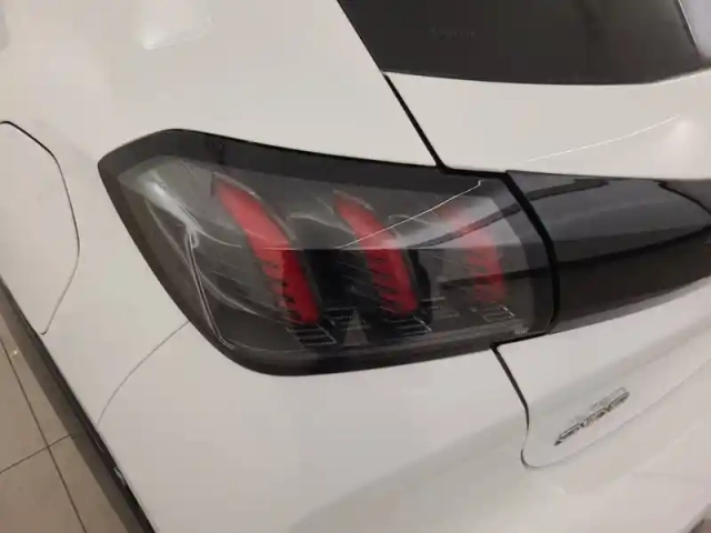 Peugeot 208 puretech 100 s&amp;s eat8 — photo 56