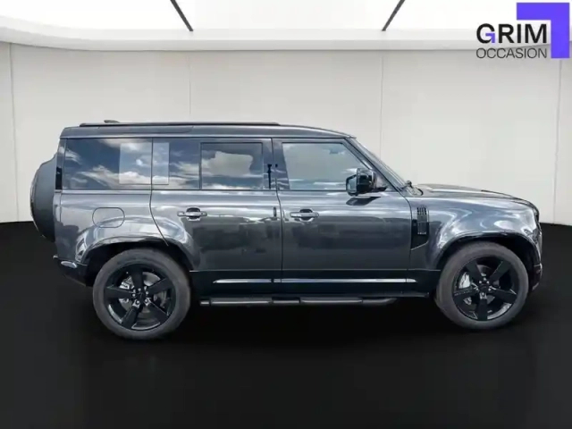 Land Rover Defender 110 phev — photo 3