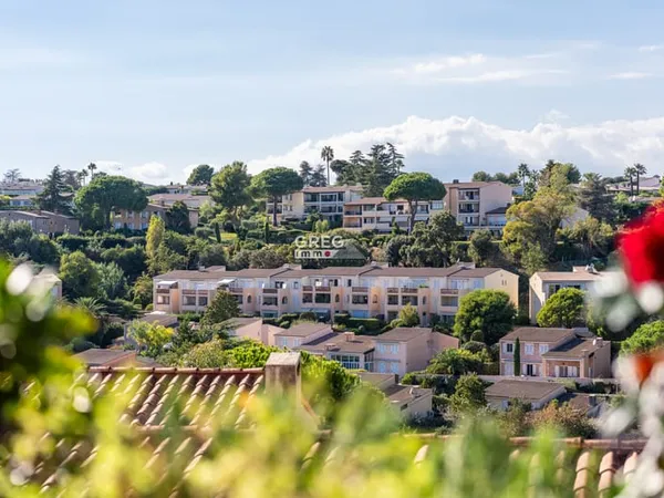 À vendre Superbe 2 pièces rénové au calme, proche du Parc