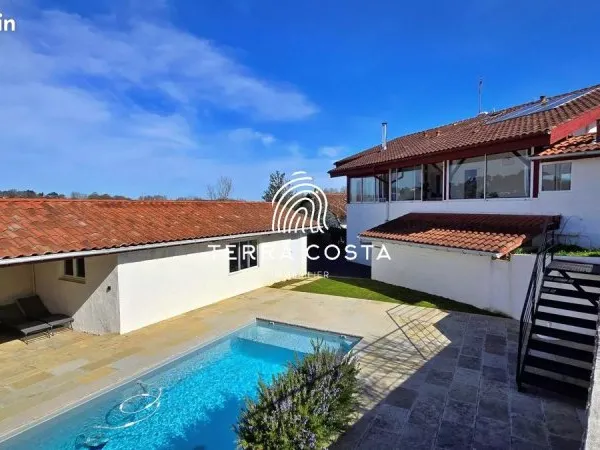 Maison 8 pièces 252 m²