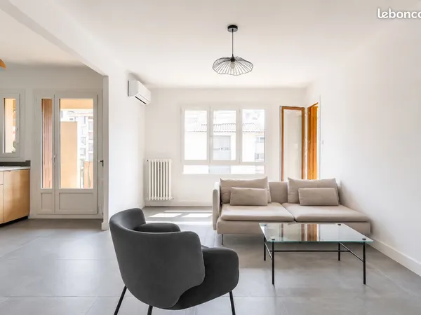 Appartement T3 centre-ville, 3 minutes à pied de la Rotonde