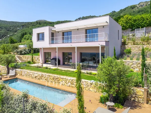 Villa californienne proche du village à louer