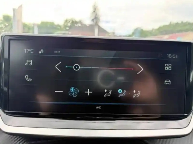 Peugeot 208 hybrid 110 ch e-dcs6 — photo 14