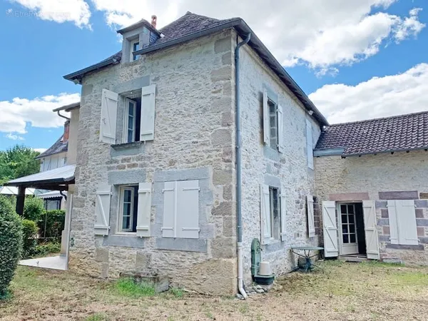 Très jolie maison en pierres de pays