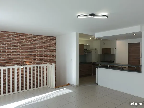 Blagnac Centre - T3 en duplex inversé 76 m² - Jardin privatif & Box