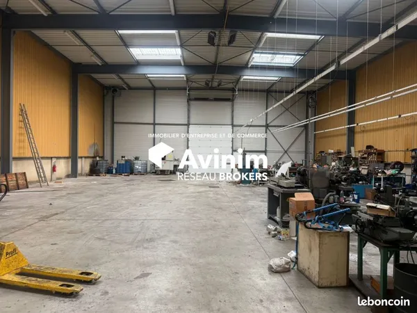 Local 1200 m² Saint-Ouen-l'Aumône